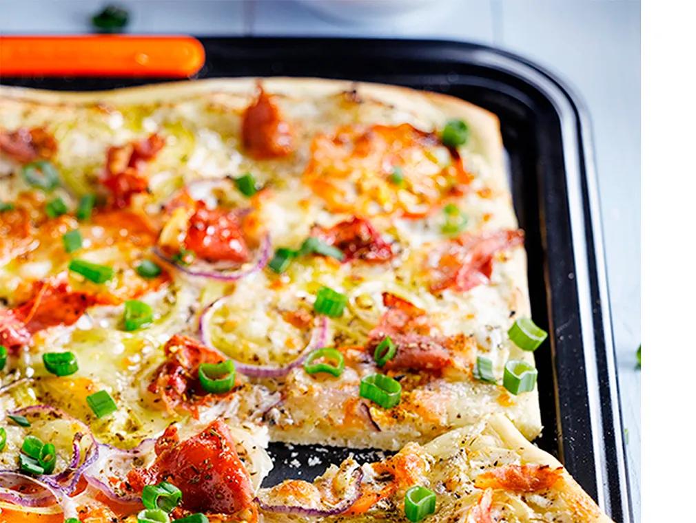 Three-onion Pizza with Prosciutto