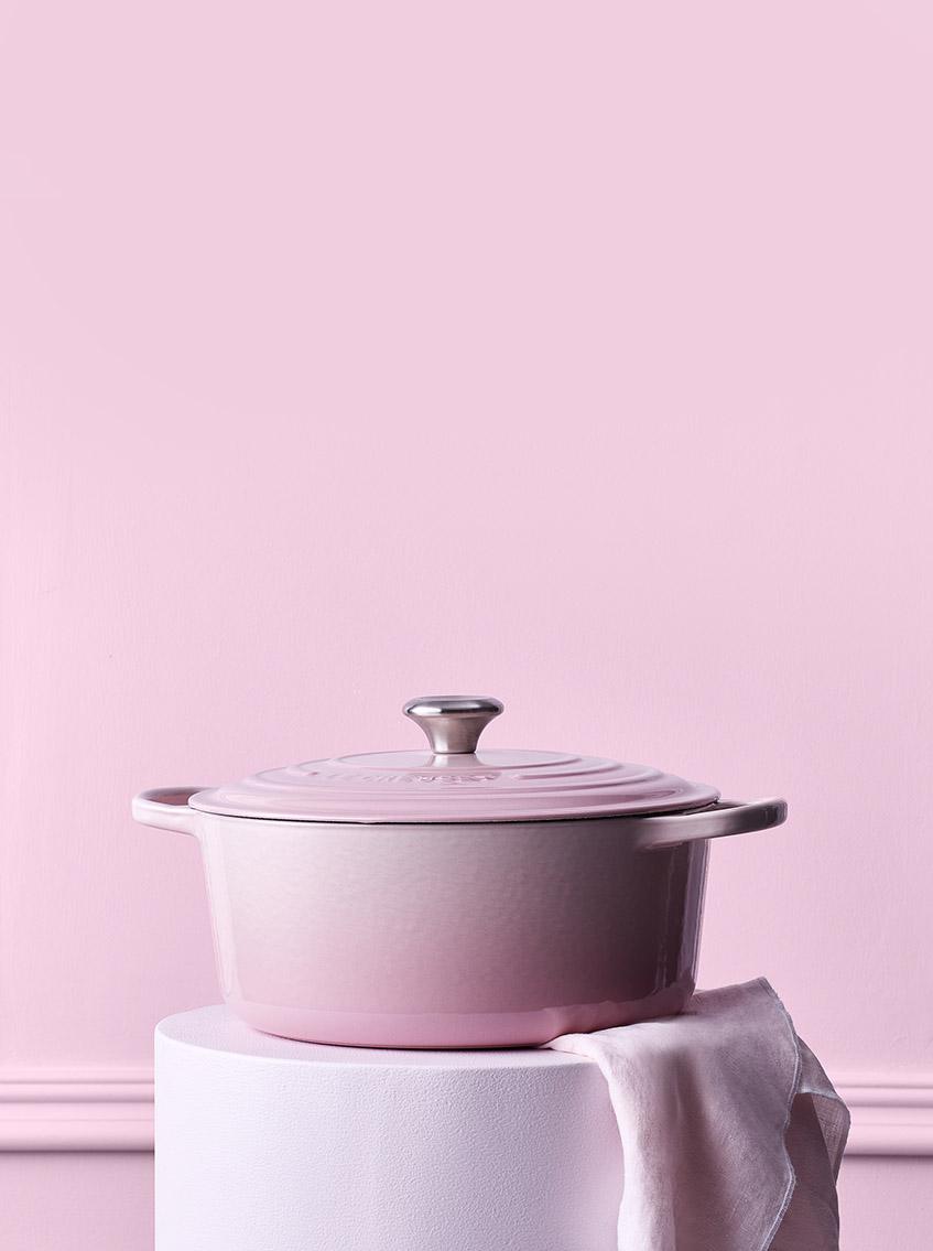 https://www.lecreuset.co.nz/on/demandware.static/-/Sites-LCNZ-Library/default/dw7fad251e/images/2023/H1/Web_Execution/02_February/2023_H1_FebAssets_2847x1135_ShellPink_1.jpg